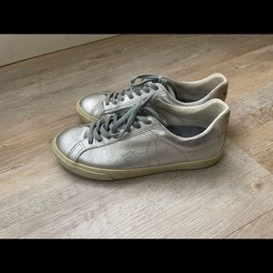 Veja Esplar sneakers silver - size 9